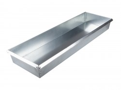 gelbes Beschriftungskärtchen im Hochbeet